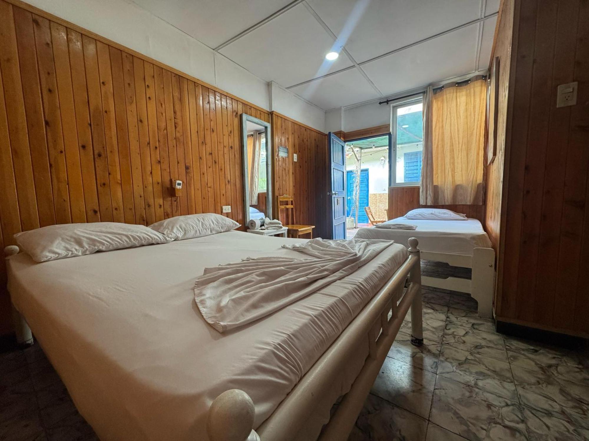 Hostal Luna Llena Getsemani Cartagena Екстериор снимка